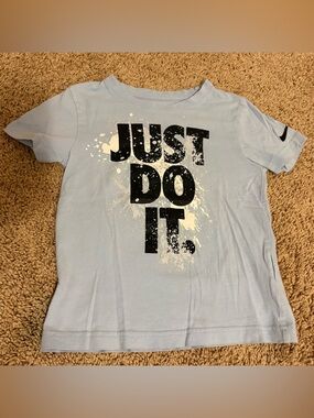 Nike Light Blue Kids' Short Sleeve 'Just Do It' Graphic Tee size small 4/5
